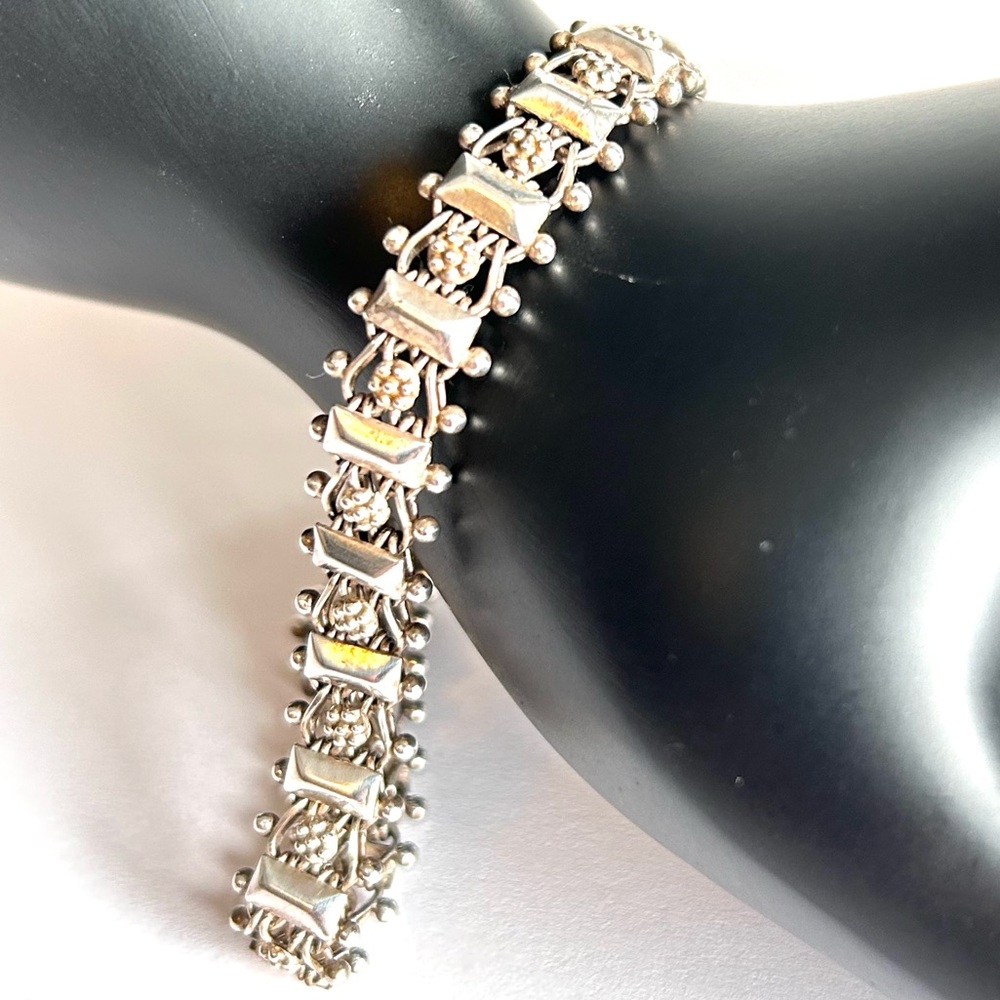 Vintage Elegant Flower Design Sterling Silver Bracelet